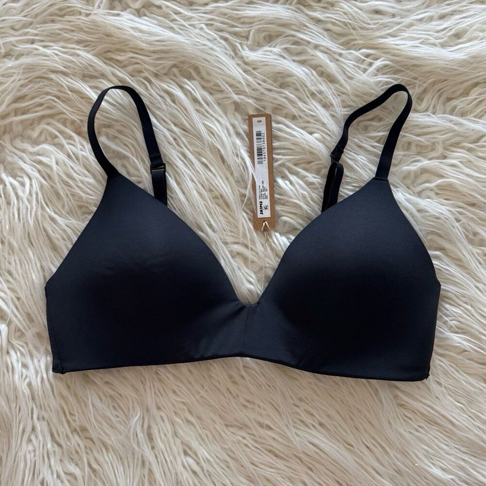 Skims Wireless Form T-shirt Bra Onyx Size 34A